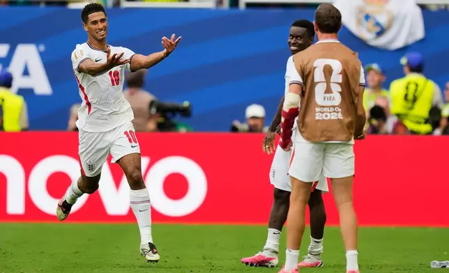 England's Jude Bellingham (10) celebrates scoring their sixth goal during the World Cup third-place playoff soccer match between France and England in Miami Gardens, Fla., Saturday, July 18, 2026. (AP Photo/Rebecca Blackwell)