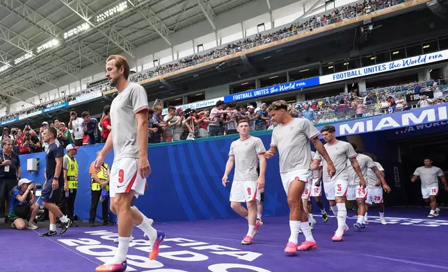 England's Harry Kane (9) and Elliot Anderson (8) lead the team onto the pitch for warmups before the World Cup third-place playoff soccer match between France and England in Miami Gardens, Fla., Saturday, July 18, 2026. (AP Photo/Rebecca Blackwell)