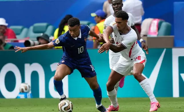 England's Jarell Quansah (26) challenges France's Kylian Mbappe (10) during the World Cup third-place playoff soccer match between France and England in Miami Gardens, Fla., Saturday, July 18, 2026. (AP Photo/Lynne Sladky)