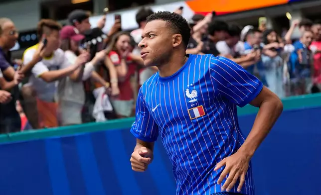 France's Kylian Mbappe jogs onto the field for warmups before the World Cup third-place playoff soccer match between France and England in Miami Gardens, Fla., Saturday, July 18, 2026. (AP Photo/Rebecca Blackwell)