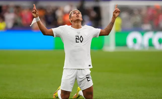 Norway's Antonio Nusa (20) celebrates after scoring the opening goal of his team during the World Cup round of 32 soccer match between Ivory Coast and Norway in Arlington, Texas, near Dallas, Tuesday, June 30, 2026.(AP Photo/Tony Gutierrez)
