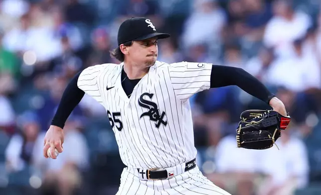 Chicago White Sox pitcher Davis Martin throws to a New York Yankees batter during the first inning of a baseball game in Chicago, Wednesday, July 29, 2026. (AP Photo/Jessie Alcheh)