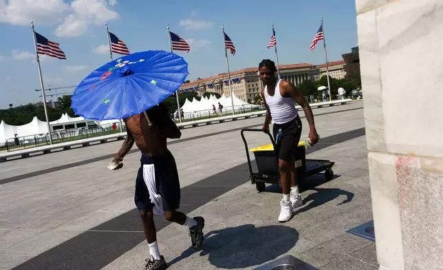 FILE - Vendors sell Gatorade and water bottles near the Washington Monument during a heat wave, July 3, 2026, in Washington. (AP Photo/Julia Demaree Nikhinson, File)