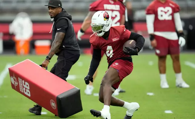 Arizona Cardinals running back Jeremiyah Love runs with the ball during NFL football training camp practice, Thursday, July 23, 2026, in Glendale, Ariz. (AP Photo/Ross D. Franklin)
