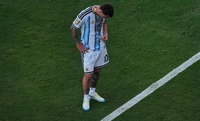 Argentina's Lionel Messi (10) checks his medal after the World Cup final soccer match between Spain and Argentina in East Rutherford, N.J., near New York, Sunday, July 19, 2026. (AP Photo/Matt Rourke)