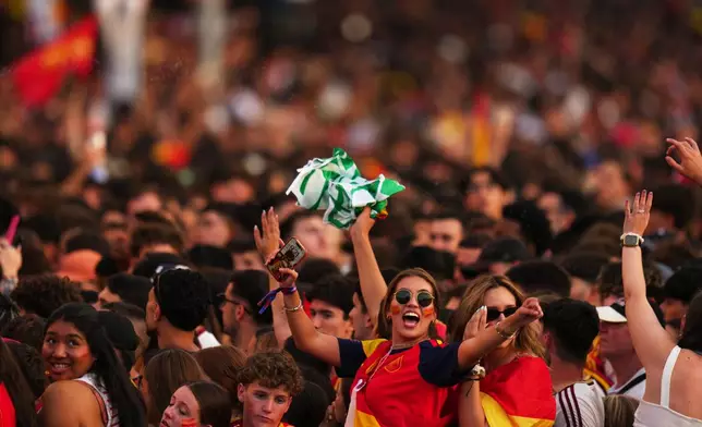 Fans crowd together as they wait for the arrival of players from Spain's national soccer team during celebrations in Madrid on Monday, July 20, 2026, after Spain defeated Argentina in the World Cup final in East Rutherford, N.J., near New York. (AP Photo/Manu Fernandez)