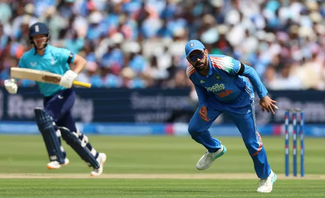 India's Virat Kohli, right, fails to stop a drive from England's Ben Duckett during the thirdthe third ODI between England and India, at Lord's cricket ground, London, Sunday, July 19, 2026. (Steven Paston/PA via AP)