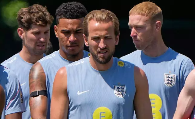 England's Harry Kane, front center walk to training for the World Cup soccer tournament Wednesday, July 8, 2026, in Kansas City, Mo. (AP Photo/Charlie Riedel)