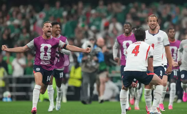 England's Harry Kane, right, and Jordan Henderson, left, celebrate at the the end of the World Cup round of 16 soccer match between Mexico and England in Mexico City, Sunday, July 5, 2026. (AP Photo/Silvia Izquierdo)