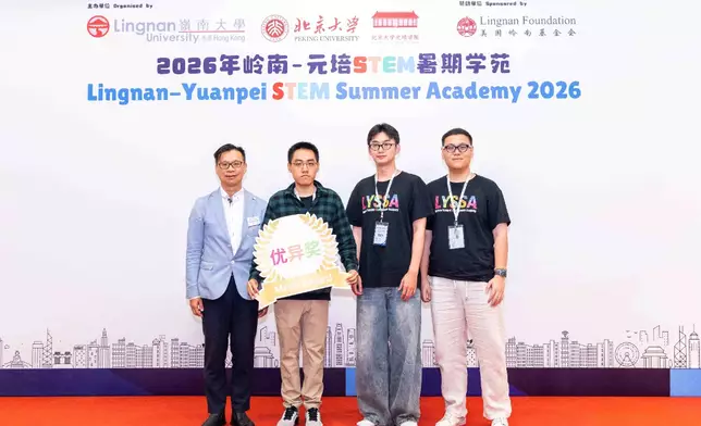 Mr Edmond Lam, Senior Manager (AI & Data) of the Hong Kong Science and Technology Parks Corporation (first left) presents merit awards to two teams, namely, “Darlink (AI Matching)” and “Low-Cost Intelligent Device and System for Real-Time Mosquito Monitoring”.