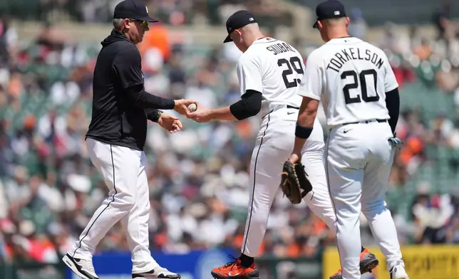 Detroit Tigers manager A.J. Hinch, left, takes the ball from pitcher Tarik Skubal (29) against the Philadelphia Phillies during the sixth inning Sunday, July 12, 2026, in Detroit. (AP Photo/Paul Sancya)