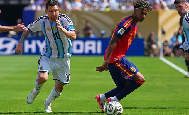 Argentina's Lionel Messi (10) vies for the ball with Spain's Lamine Yamal (19) during the World Cup final soccer match between Spain and Argentina in East Rutherford, N.J., near New York, Sunday, July 19, 2026. (AP Photo/Julio Cortez)
