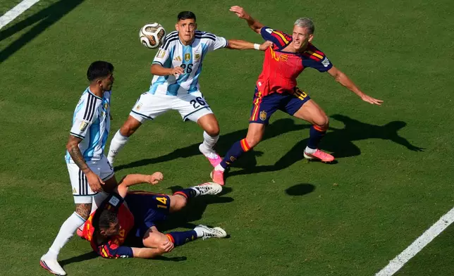 Spain's Dani Olmo (10) and Argentina's Nahuel Molina (26) battle for the ball during the World Cup final soccer match between Spain and Argentina in East Rutherford, N.J., near New York, Sunday, July 19, 2026. (AP Photo/Yuki Iwamura)
