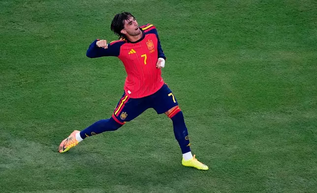 Spain's Ferran Torres (7) celebrates after scoring his side's opening goal during the World Cup final soccer match between Spain and Argentina in East Rutherford, N.J., near New York, Sunday, July 19, 2026. (AP Photo/Matt Slocum)