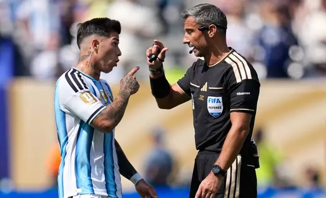 Argentina's Enzo Fernandez speaks to Referee Slavko Vincic, of Slovenia, during the World Cup final soccer match between Spain and Argentina in East Rutherford, N.J., near New York, Sunday, July 19, 2026. (AP Photo/Ashley Landis)