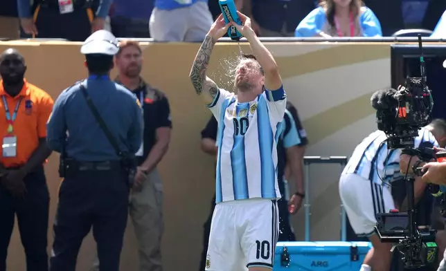 Argentina's Lionel Messi (10) sprays water on his face at the World Cup championship final soccer match between Spain and Argentina in East Rutherford, N.J., Sunday, July 19, 2026. (AP Photo/Jacquelyn Martin)