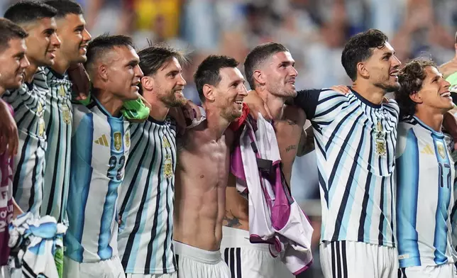 Argentina's Lionel Messi, center, reacts after the World Cup quarterfinal soccer match against Switzerland in Kansas City, Mo., Saturday, July 11, 2026. (AP Photo/Jeff Roberson)