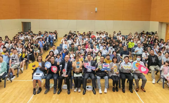 The Office for Film, Newspaper and Article Administration held the prize presentation ceremony for the "Healthy Student Video Contest 2026", the "'Control of Obscene and Indecent Articles Ordinance' Slogan and Colouring Competition 2025-26" and the "Healthy Mobile App Sticker Design Competition" today (July 4). Photo shows the guests with the winners. Source: HKSAR Government Press Releases