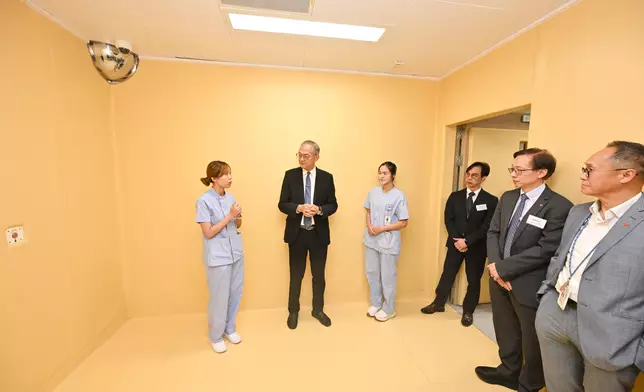 Secretary for Health visits Kwai Chung Hospital new blocks Source: HKSAR Government Press Releases