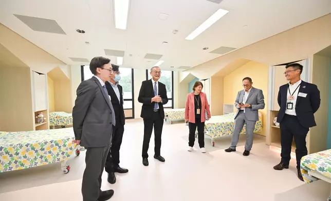 Secretary for Health visits Kwai Chung Hospital new blocks Source: HKSAR Government Press Releases
