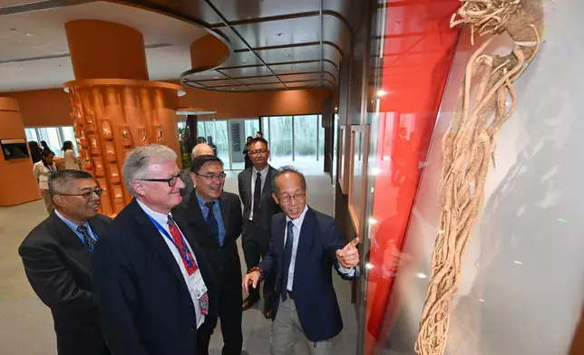 Members of International Advisory Board on Hong Kong Chinese Materia Medica Standards visit GCMTI, endorse reference standards for 16 types of commonly used Chinese Materia Medica Source: HKSAR Government Press Releases
