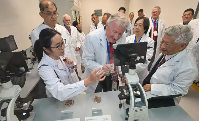 Members of International Advisory Board on Hong Kong Chinese Materia Medica Standards visit GCMTI, endorse reference standards for 16 types of commonly used Chinese Materia Medica Source: HKSAR Government Press Releases