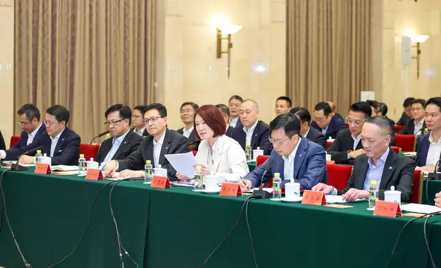 Director of Hong Kong and Macao Work Office of CPC Central Committee and Hong Kong and Macao Affairs Office of State Council Mr Xia Baolong holds discussion and exchanges views with all participants of LegCo National Affairs Study Visit Source: HKSAR Government Press Releases