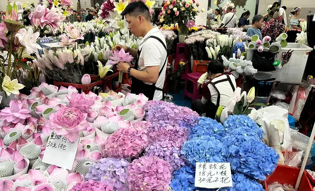 The Dounan Flower Market, Photo by Bastille Post