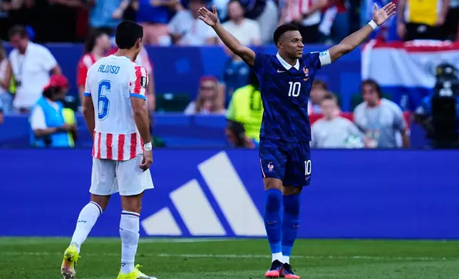 France's Kylian Mbappe (10) celebrates scoring his side's opening goal against Paraguay during the World Cup round of 16 soccer match in Philadelphia, Saturday, July 4, 2026. (AP Photo/Petr David Josek)
