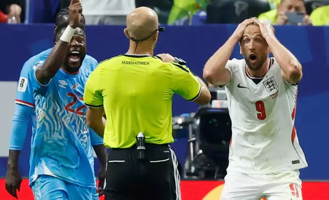 England's Harry Kane (9) and Congo's Chancel Mbemba (22) react to a referee Adham Makhadmeh's decision during the World Cup round of 32 soccer match in Atlanta, Wednesday, July 1, 2026. (AP Photo/Erik S. Lesser)