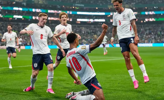 England's Jude Bellingham (10) celebrates with teammates after scoring his team's second goal during the World Cup round of 16 soccer match between Mexico and England in Mexico City, Sunday, July 5, 2026. (AP Photo/Natacha Pisarenko)