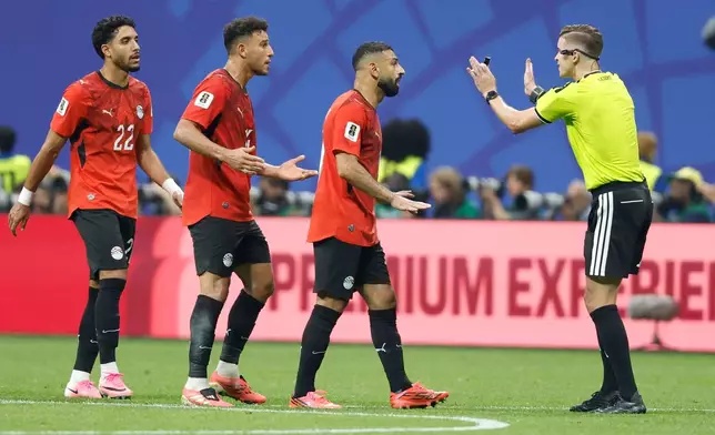 Egypt's Mohamed Salah (10) talks with Referee Francois Letexier, of France, during the World Cup round of 16 soccer match between Argentina and Egypt in Atlanta, Tuesday, July 7, 2026. (AP Photo/Erik S. Lesser)