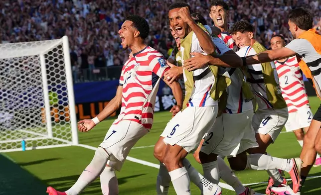 United States' Malik Tillman (17) celebrates with teammates after scoring on a free kick during the World Cup round of 32 soccer match between the United States and Bosnia in Santa Clara, Calif., near San Francisco, Wednesday, July 1, 2026. (AP Photo/Martin Meissner)