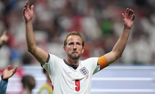 England's Harry Kane (9) celebrates after the World Cup round of 32 soccer match between England and Congo in Atlanta, Wednesday, July 1, 2026. (AP Photo/Jacob Kupferman)