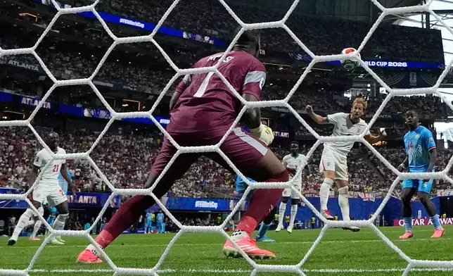 England's Harry Kane (9), second from right, scores their first goal past Congo goalkeeper Lionel Mpasi (1) during the World Cup round of 32 soccer match between England and Congo in Atlanta, Wednesday, July 1, 2026. (AP Photo/Erik S. Lesser)