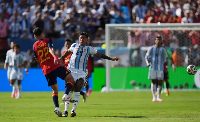 Argentina's Enzo Fernandez (24) fouls Spain's Pau Cubarsi (22), resulting in a red card, during the World Cup final soccer match between Spain and Argentina in East Rutherford, N.J., near New York, Sunday, July 19, 2026. (AP Photo/Stephanie Scarbrough)