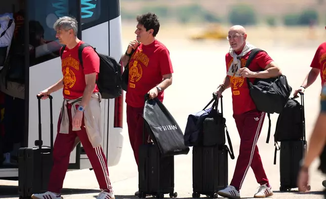 Players from Spain's national soccer team arrive at Madrid airport on Monday, July 20, 2026, after being crowned World Cup champions with a victory over Argentina in the final in East Rutherford, N.J., near New York. (AP Photo/Manu Fernandez)
