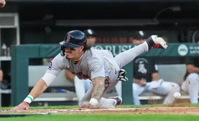 Boston Red Sox's Jarren Duran scores on a one-run single by Tsung-Che Cheng of Taiwan during the third inning of a baseball game against the Chicago White Sox in Chicago, Wednesday, July 8, 2026. (AP Photo/Nam Y. Huh)