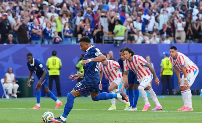France's Kylian Mbappe (10) scores from a penalty kick the opening goal during the World Cup round of 16 soccer match between Paraguay and France in Philadelphia, Saturday, July 4, 2026. (AP Photo/Martin Meissner)