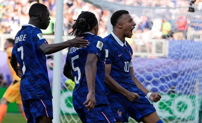 France's Kylian Mbappe celebrates after scoring from the penalty spot the opening goal during the World Cup round of 16 soccer match between Paraguay and France in Philadelphia, Saturday, July 4, 2026. (AP Photo/Matt Slocum)
