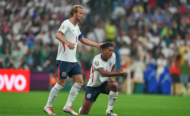 England's Harry Kane (9) and England's Jude Bellingham (10) during the World Cup round of 16 soccer match between Mexico and England in Mexico City, Sunday, July 5, 2026. (AP Photo/Moises Castillo)