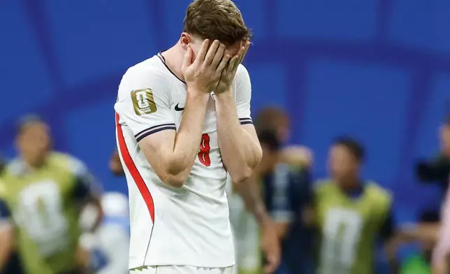 England's Elliot Anderson (8) reacts after Argentina scored a second goal during the World Cup semifinal soccer match between England and Argentina in Atlanta, Wednesday, July 15, 2026. (AP Photo/Erik S. Lesser)