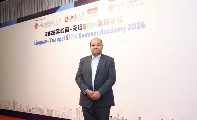Mr Li Zhe, Chair of the Yuanpei College Council of Peking University delivers a closing video remark.