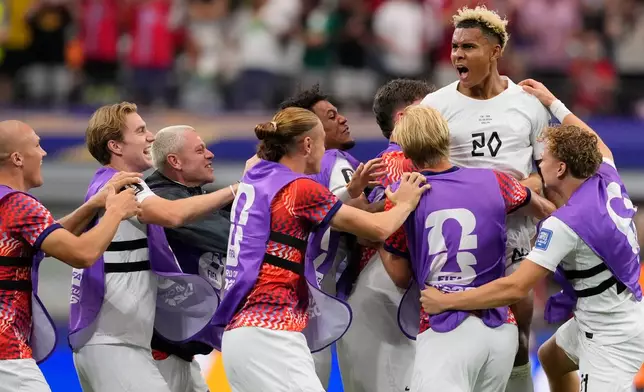 Norway's Antonio Nusa (20), top, celebrates with teammates after scoring the opening goal of his team during the World Cup round of 32 soccer match between Ivory Coast and Norway in Arlington, Texas, near Dallas, Tuesday, June 30, 2026.(AP Photo/Tony Gutierrez)