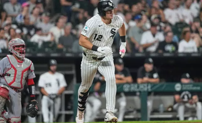 Chicago White Sox's Colson Montgomery runs after hitting a single during the sixth inning of a baseball game against the Cincinnati Reds in Chicago, Wednesday, Aug. 12, 2026. (AP Photo/Nam Y. Huh)