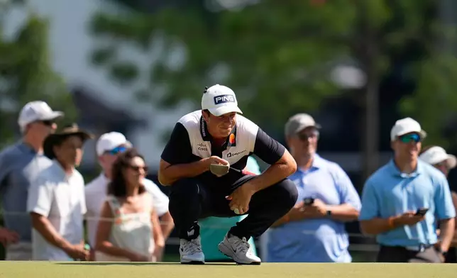 Viktor Hovland lines up a shot from the 11th green during the final round of the PGA Tour Championship golf tournament Sunday, Aug. 30, 2026, in Atlanta. (AP Photo/Mike Stewart)