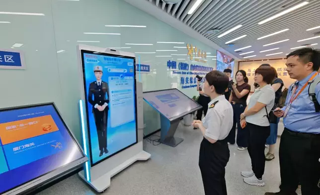 AI smart consultation machine, Photo by Bastille Post
