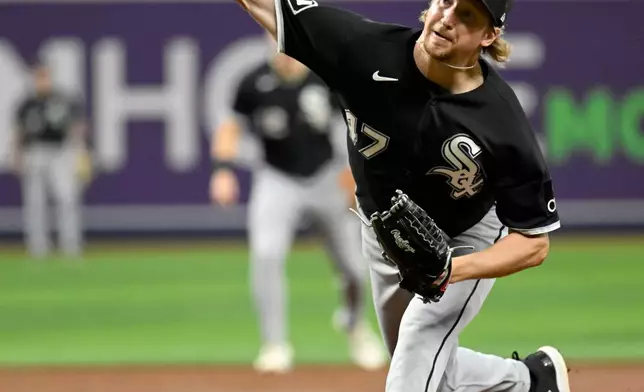 Chicago White Sox pitcher Erick Fedde throws during the fourth inning of a baseball game against the Tampa Bay Rays, Friday, July 31, 2026, in St. Petersburg, Fla. (AP Photo/Jason Behnken)