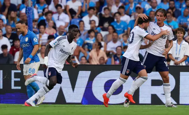 Como's Martin Baturina, 2nd from right, celebrates scoring during the Serie A soccer match between Napoli and Como, in Naples, Italy, Sunday, Aug. 30, 2026. 2026. (Alessandro Garofalo/LaPresse via AP)