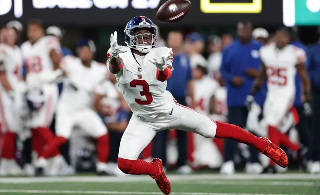 New York Giants wide receiver Odell Beckham Jr. (3) can't make the catch during the first half of a preseason NFL football game against the New York Jets, Friday, Aug. 28, 2026, in East Rutherford, N.J. (AP Photo/Adam Hunger)